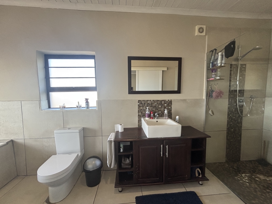 4 Bedroom Property for Sale in Humerail Eastern Cape
